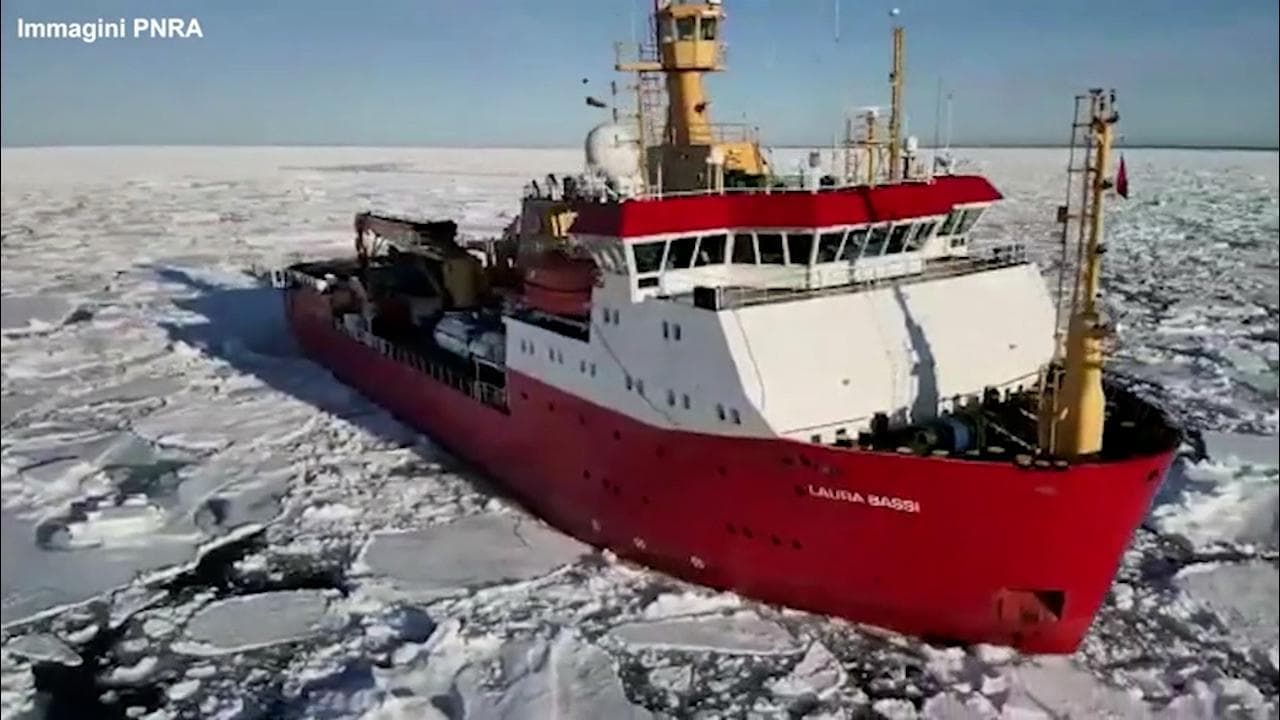 Antartide, la rompighiaccio italiana "Laura Bassi" arriva al punto più a Sud del mondo mai raggiunto