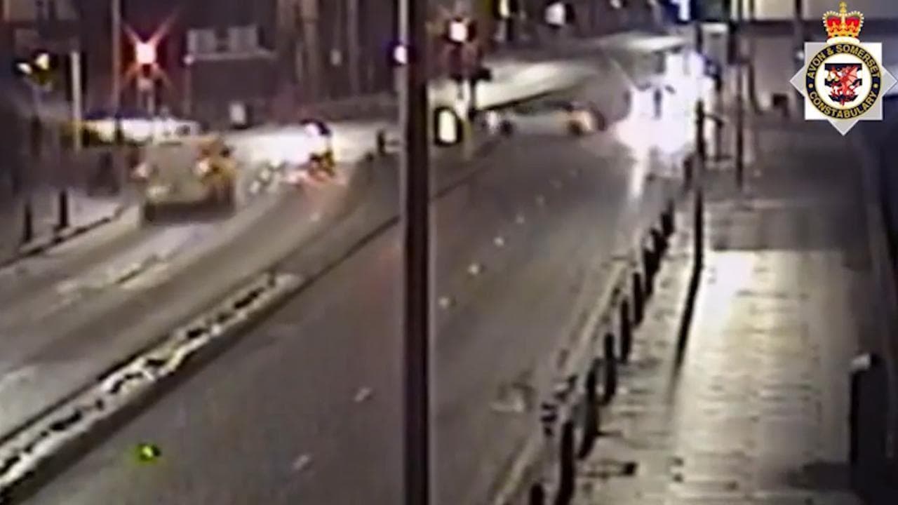 Orrore in Uk, con un van passa con il rosso e uccide una giovane: le parole del criminale fanno paura