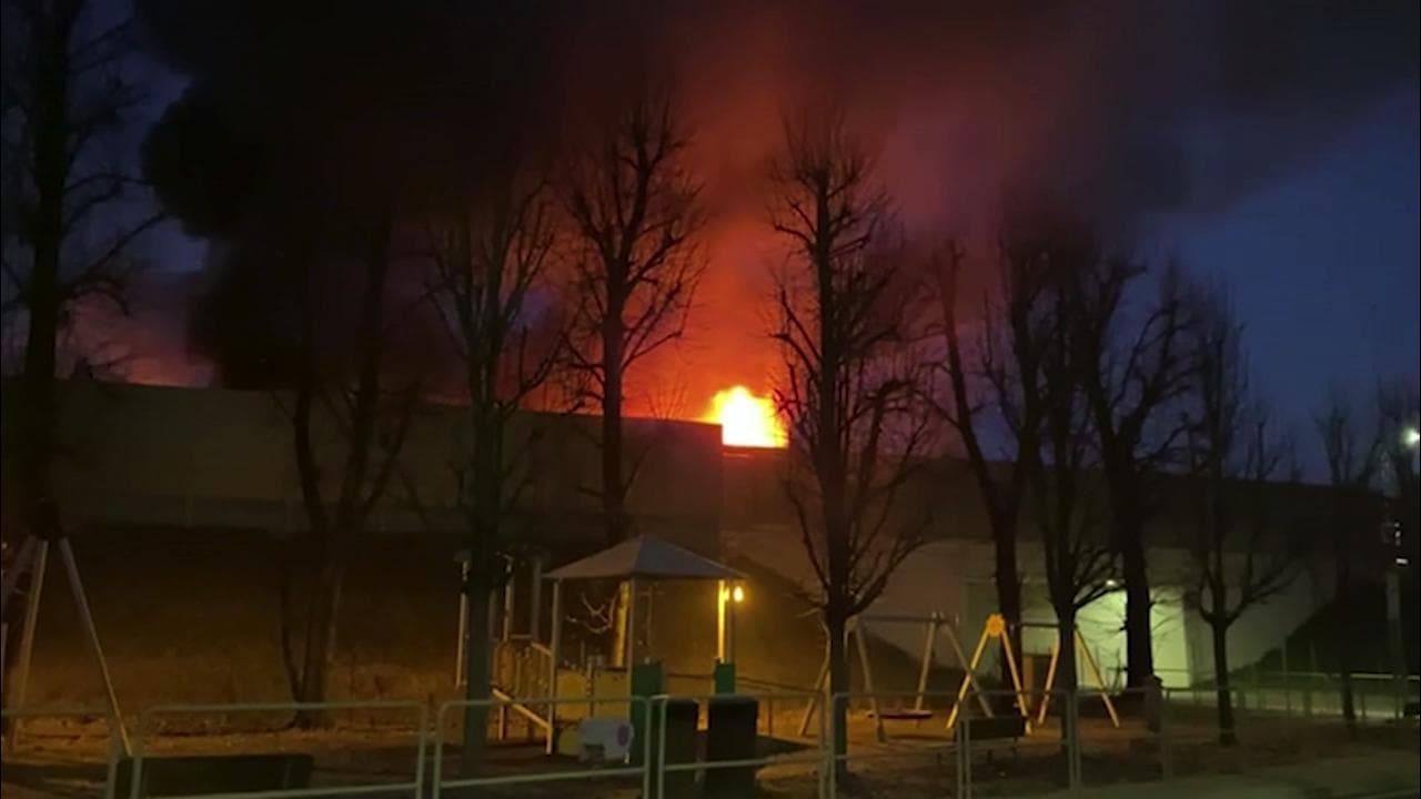 Cremona, bisarca prende fuoco sull'A21: autostrada chiusa e chilometri di coda