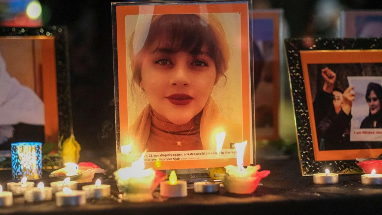 I martiri dell'Iran, Mahsa Amini e gli altri: volti e storie dei giovani che muoiono per la libertà