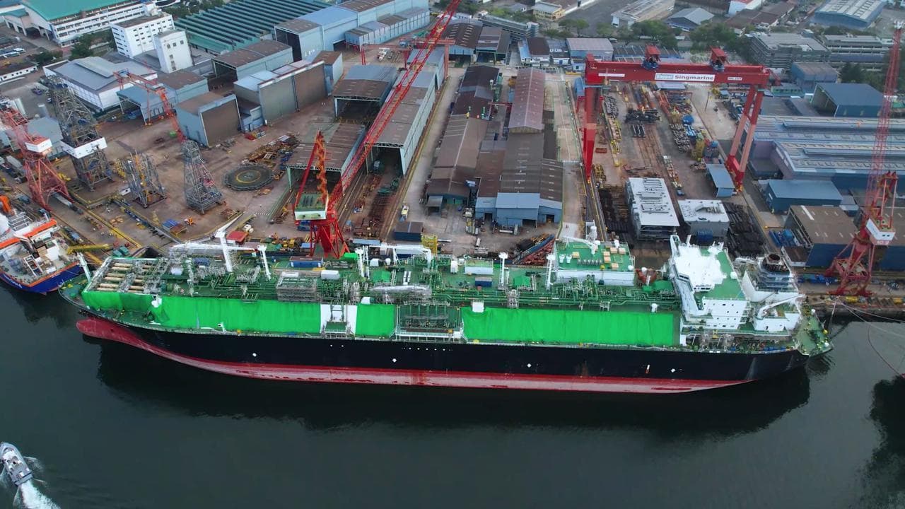 Da Singapore a Piombino: tutto pronto per l'ultimo viaggio della nave-rigassificatore