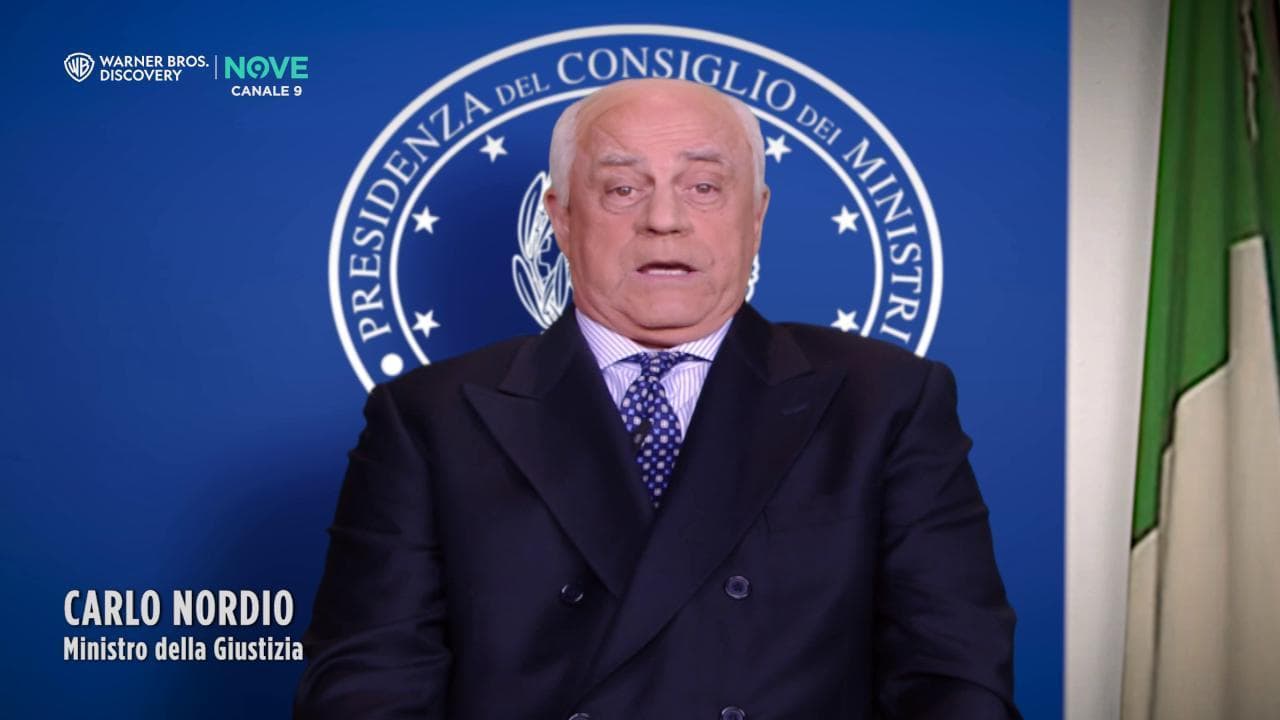 Crozza per la prima volta è il ministro Nordio: "Dimettermi? No, facciamo retromarcia, la cosa che riesce meglio a sto governo"