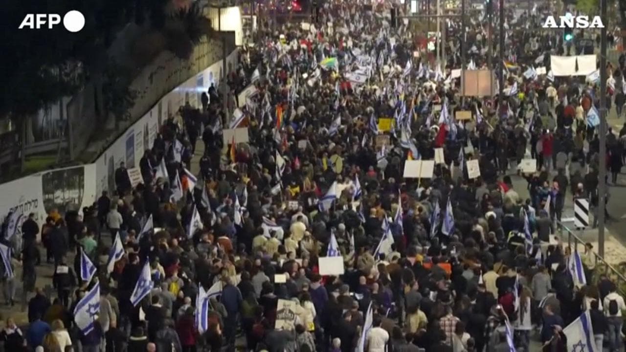 Israele, a Tel Aviv protesta anti-Netanyahu e contro il governo