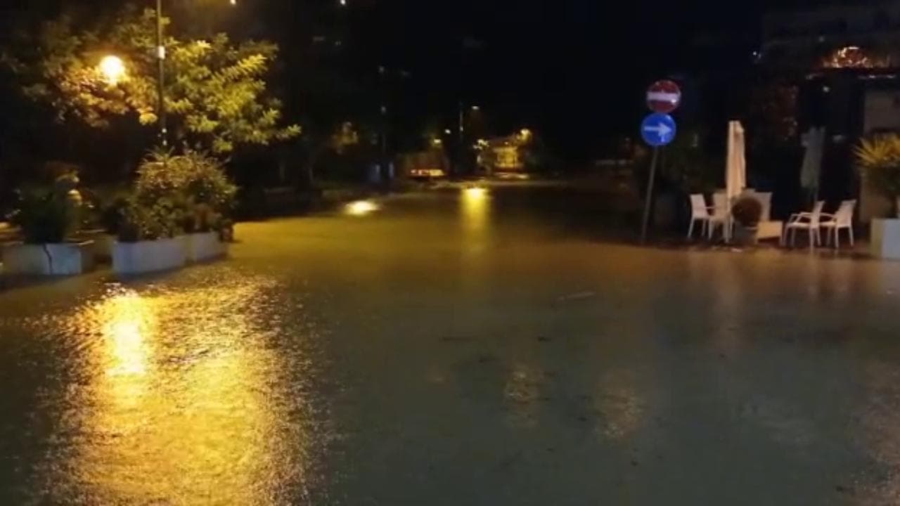 Maltempo: strade allagate in costiera amalfitana
