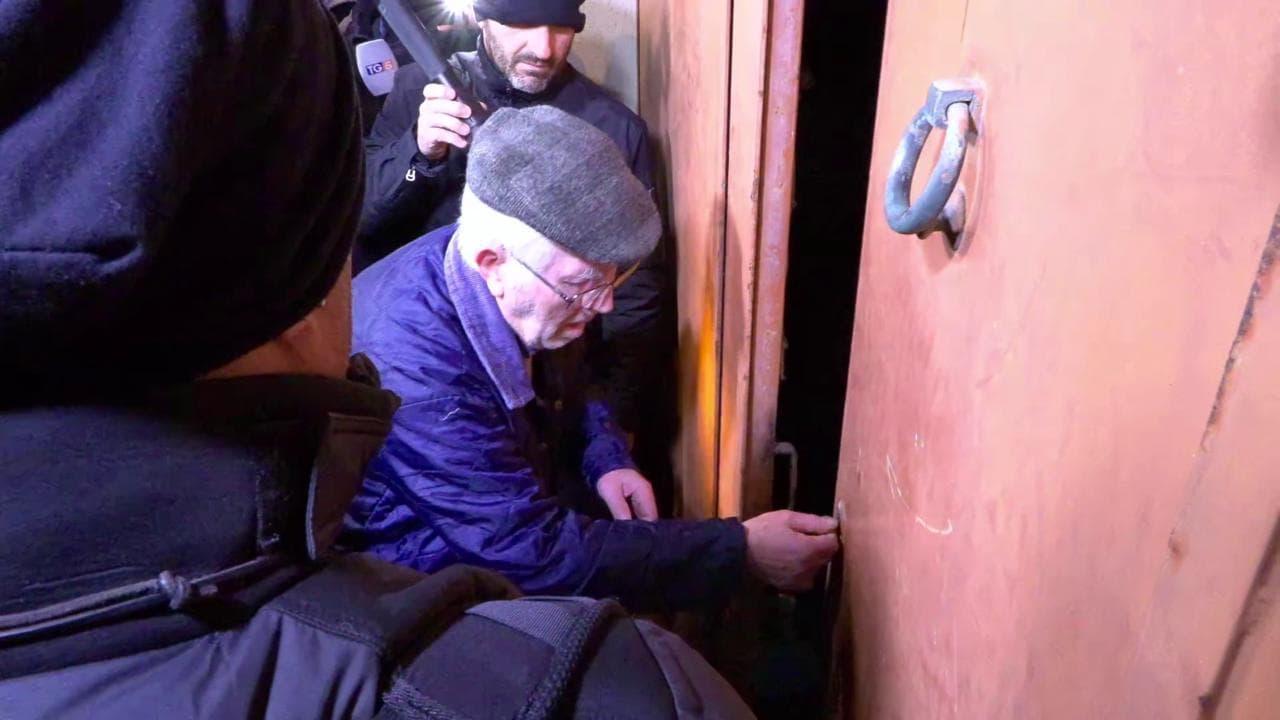 Trovato il terzo covo di Messina Denaro, entrano gli uomini della polizia