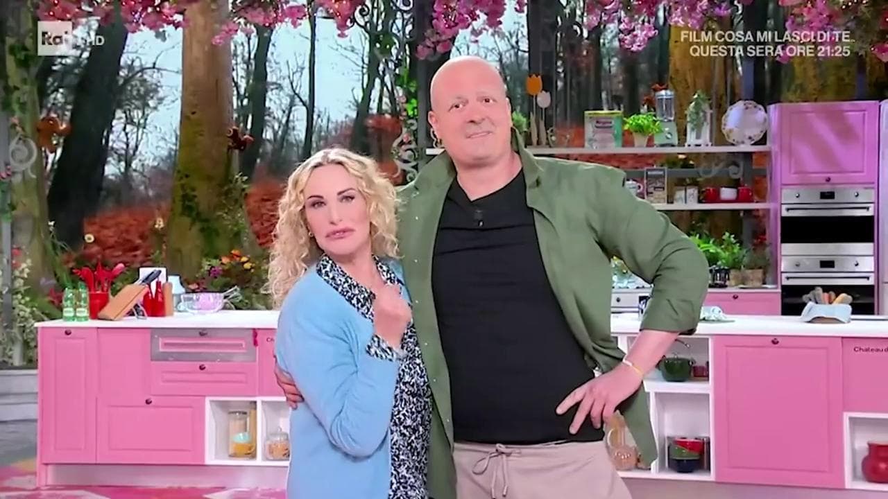 Lo chef Simone Buzzi torna in tv dopo la malattia: "Sono guarito". E Antonella Clerici si commuove