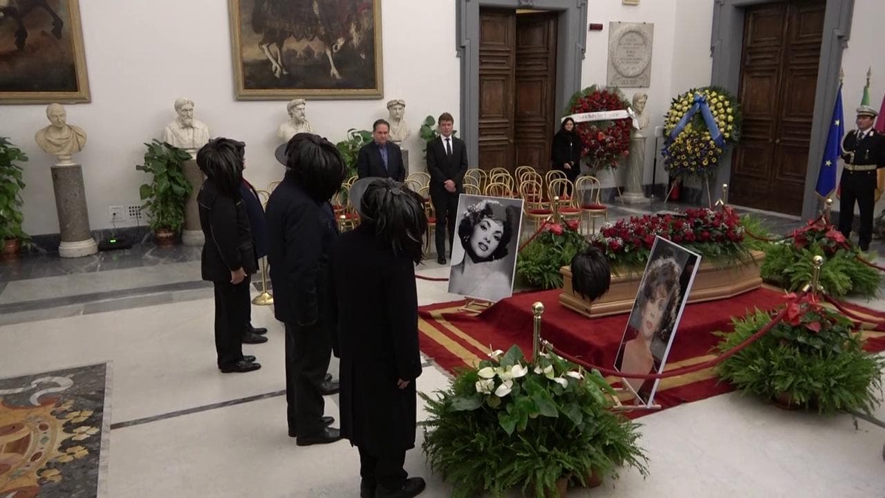 Lollobrigida, l'omaggio dei Bersaglieri: "Un'icona che ha saputo incarnare i nostri valori"