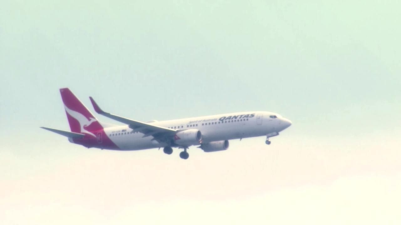 Australia, atterrato in sicurezza l'aereo della Qantas che aveva chiesto aiuto durante il volo