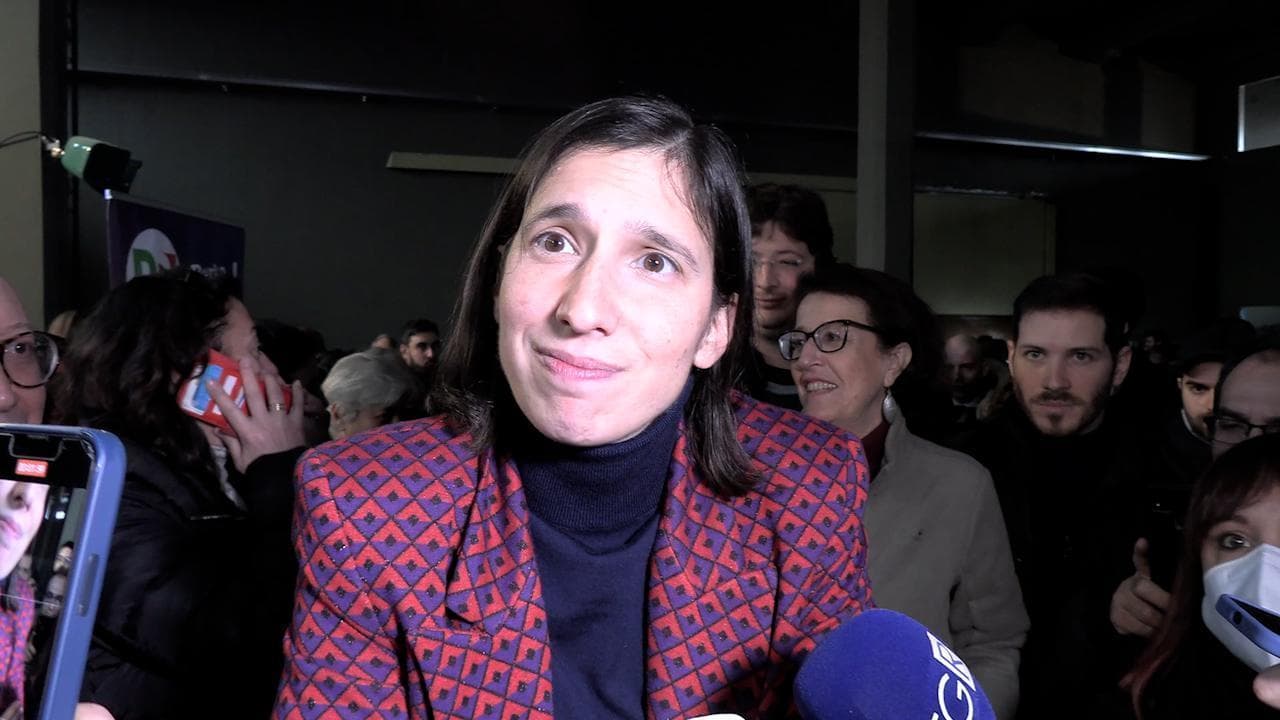 Pd, Elly Schlein a Milano: "No a scissione e mai una donna sola al comando come Meloni"