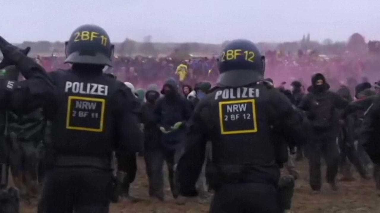 Germania: scontri tra ecoattivisti e polizia a Luetzerath