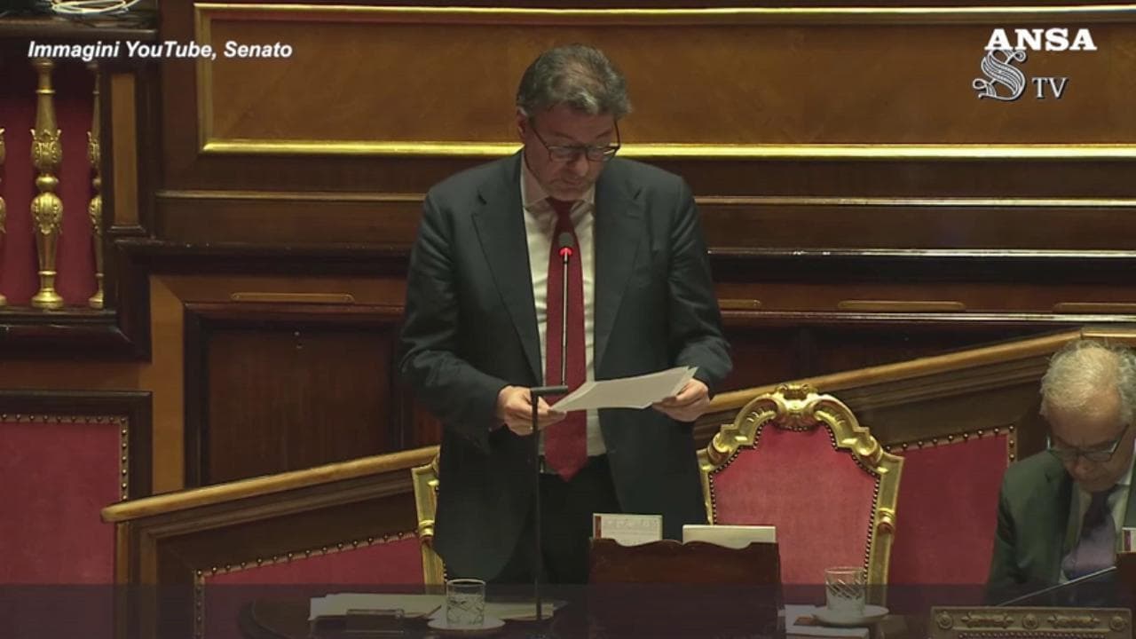 Carburanti, Giorgetti: "Il governo monitorerà i prezzi anche di largo consumo"
