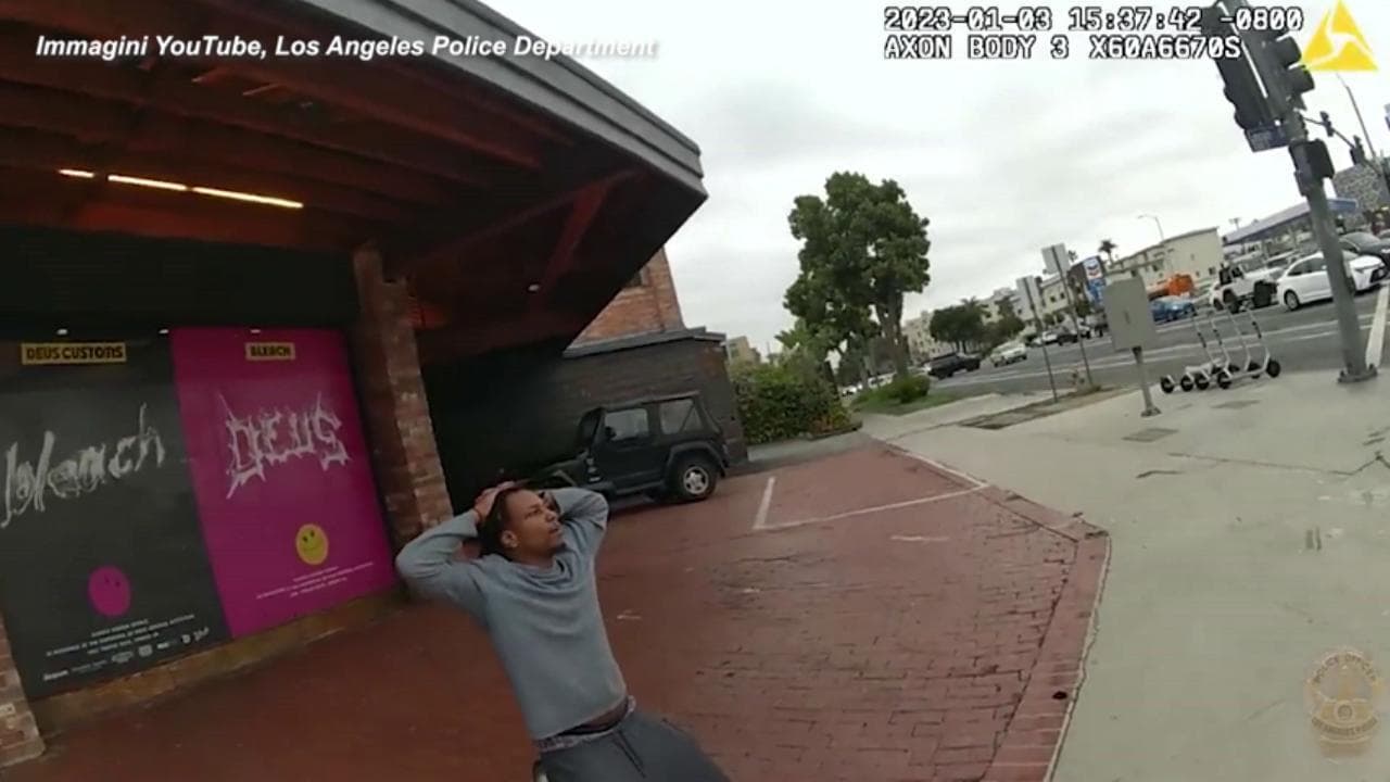Usa, ucciso dalla polizia il cugino della fondatrice di Black Lives Matter: il video