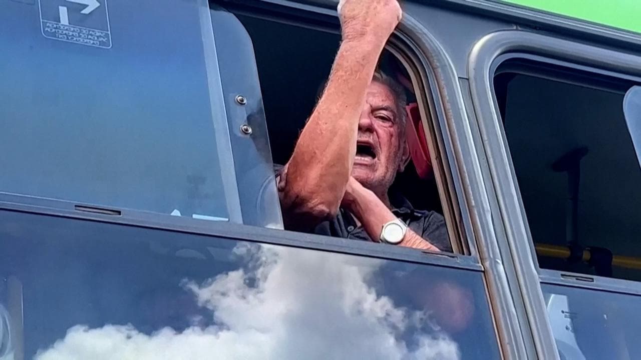 Assalto al congresso in Brasile, i sostenitori di Bolsonaro tornano a casa: "Traditi dall'esercito"