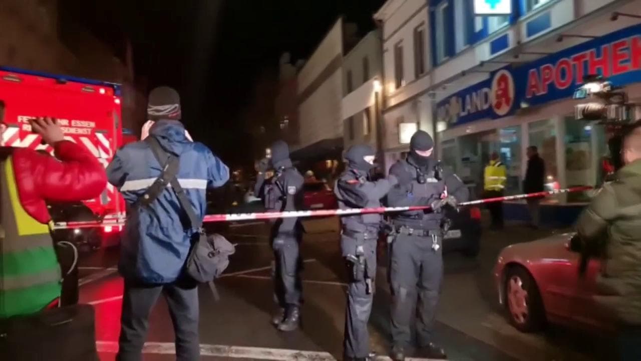 Germania, arresti per terrorismo: Polizia e ambulanze circondano il palazzo del blitz