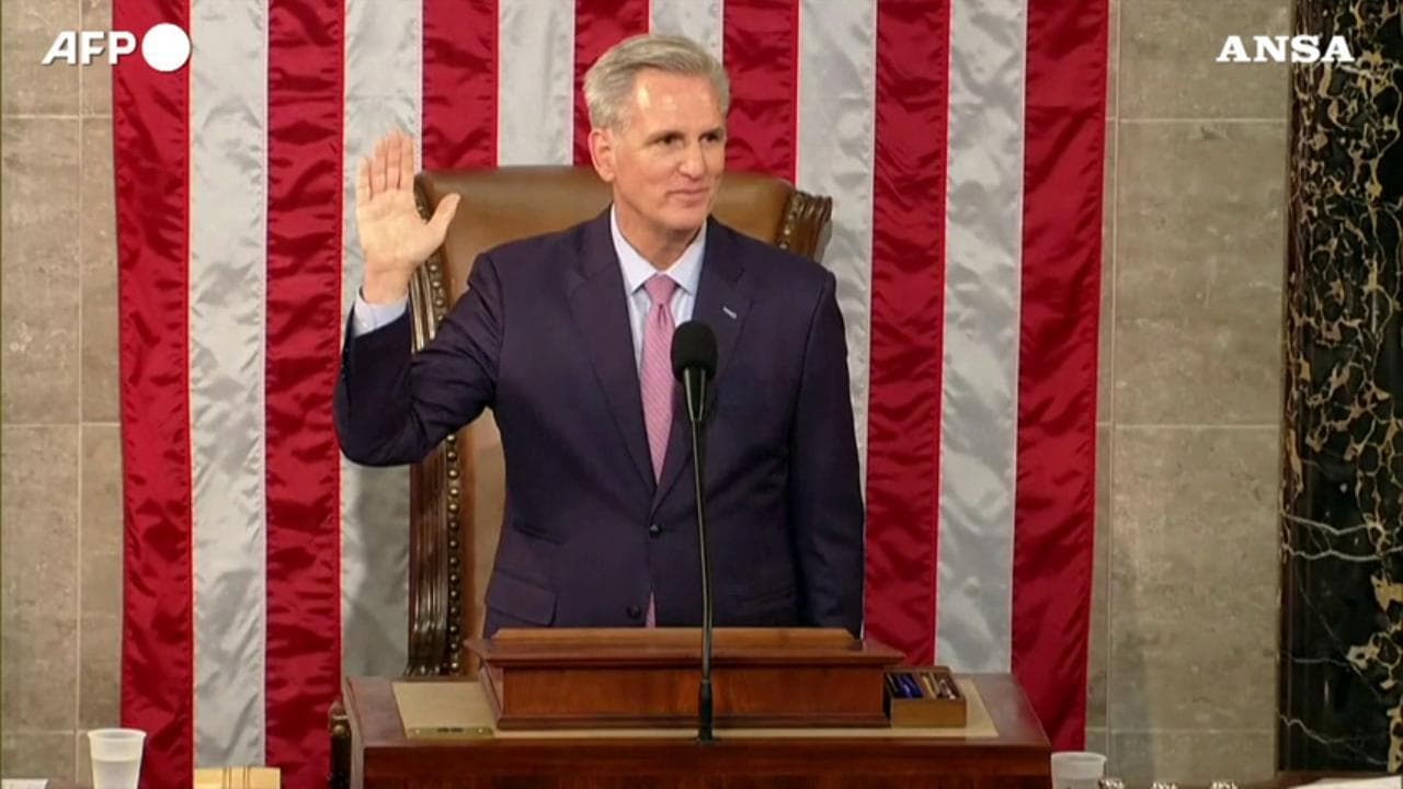 Usa, McCarthy eletto speaker alla Camera alla quindicesima votazione: il giuramento