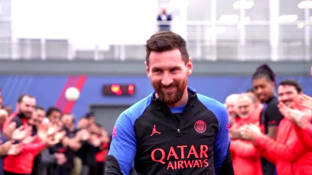 Messi torna ad allenarsi con il PSG con accoglienza d'onore: "L'allenatore chiama e io sono pronto"