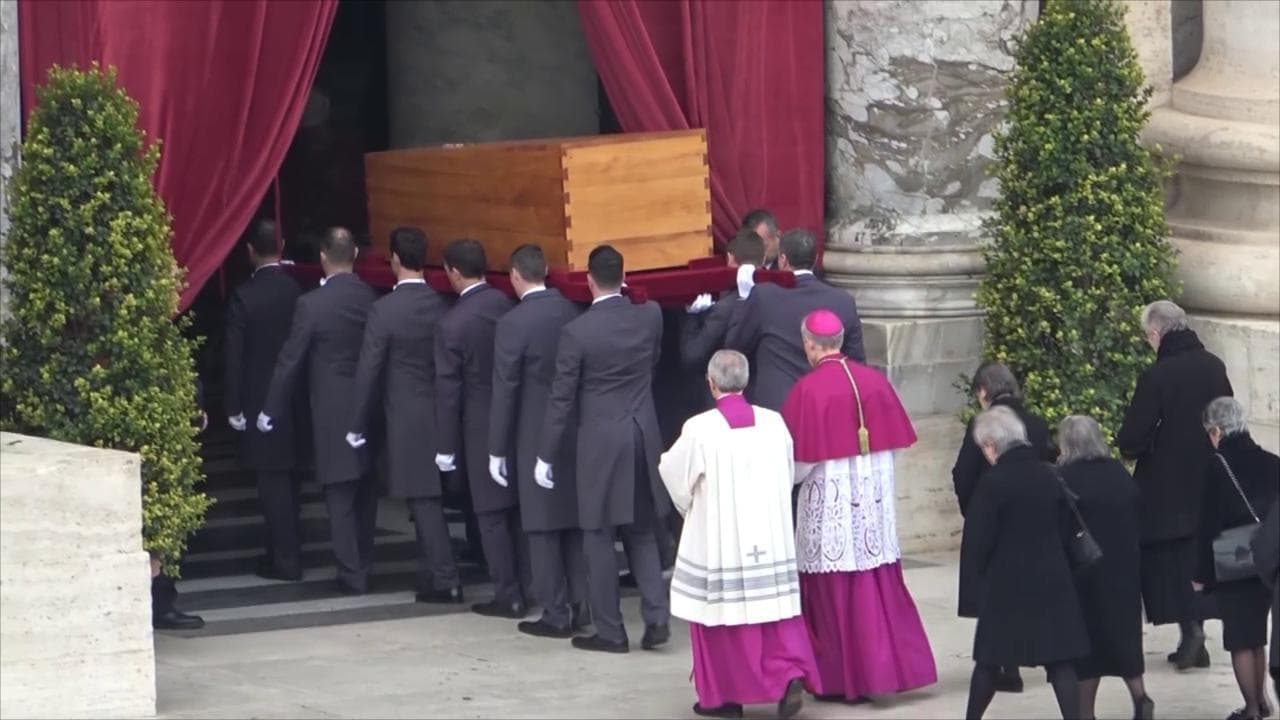Addio Benedetto XVI, il videoracconto dell''ultimo saluto al pontefice emerito