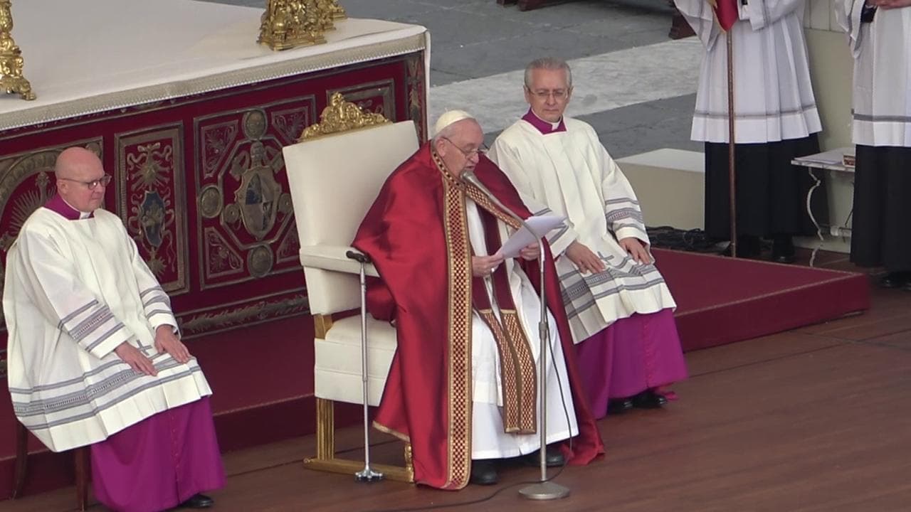 Benedetto XVI, l'omelia di Papa Francesco: "Che la tua gioia sia perfetta nell'udire la sua voce"