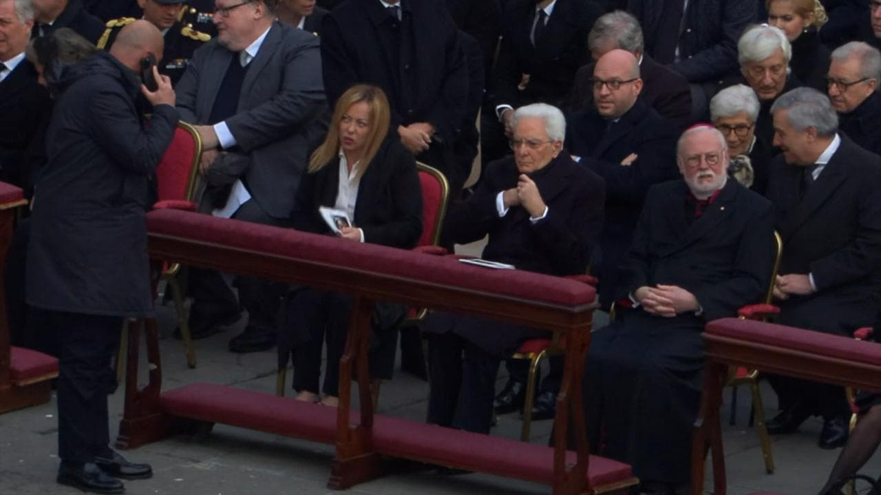 Funerali Benedetto XVI, le autorità Mattarella e Meloni tra presenti
