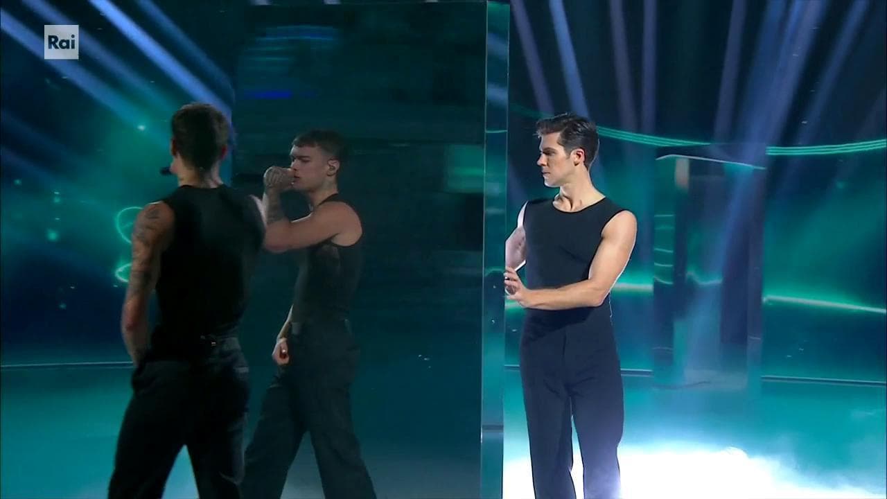 Il duetto di Roberto Bolle e Blanco: incanto sulle note di "Blu celeste"