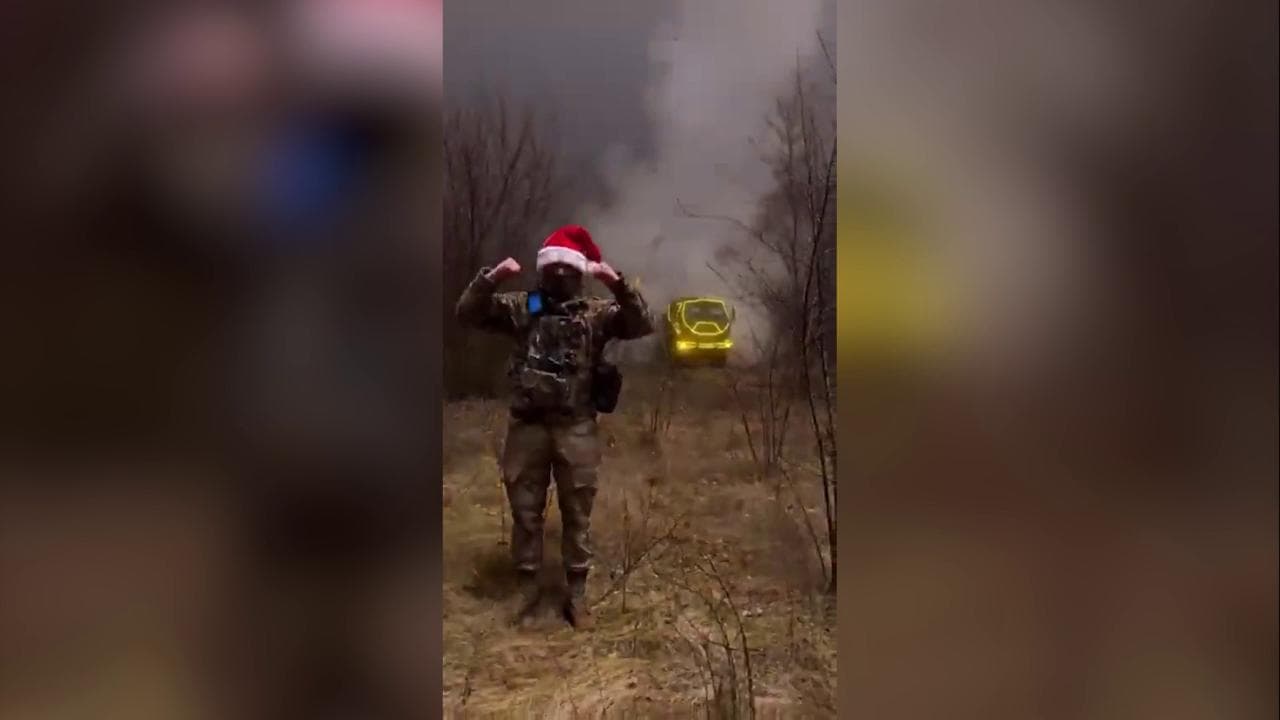 Il lanciarazzi himars come un albero di Natale