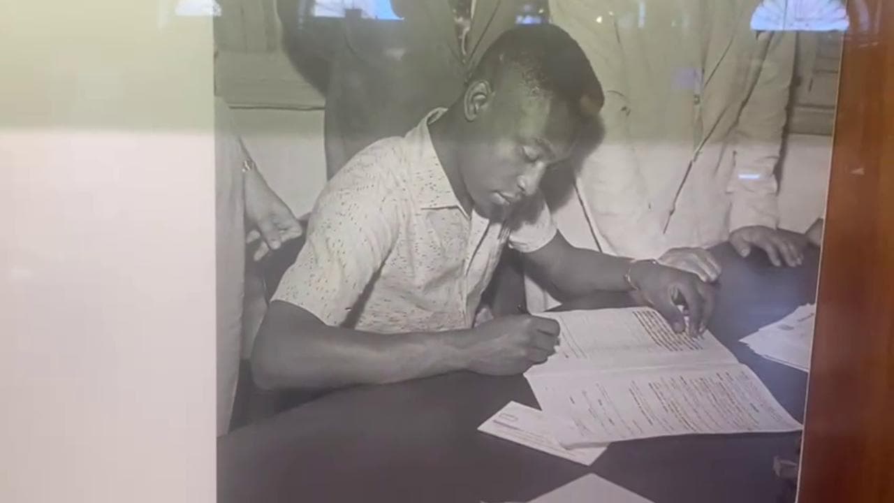 Morte Pelé, il museo e il Memoriale nuovi luoghi di culto (ma sul Mondiale dell'Italia c'è un errore)