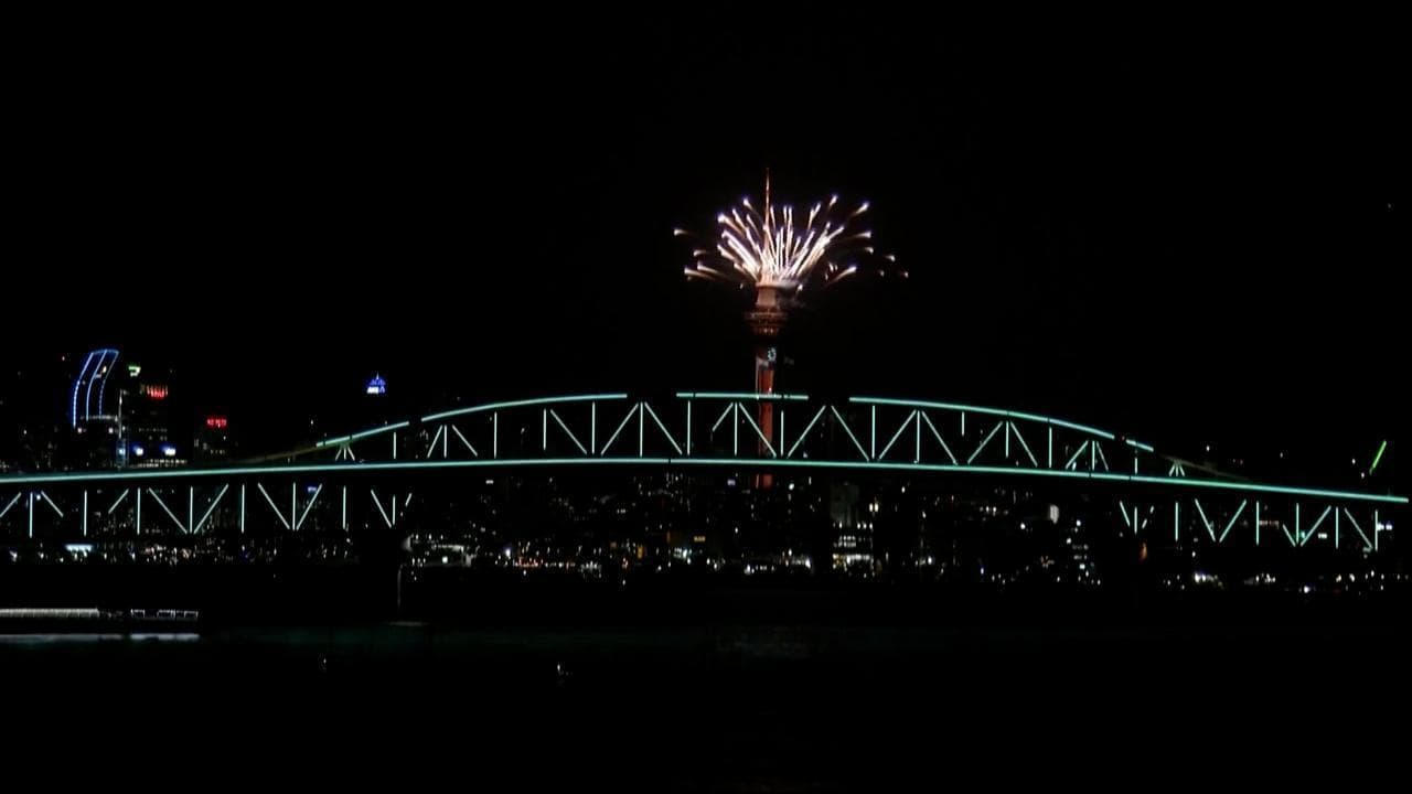 Capodanno, in Nuova Zelanda è già 2023: i fuochi d'artificio ad Auckland