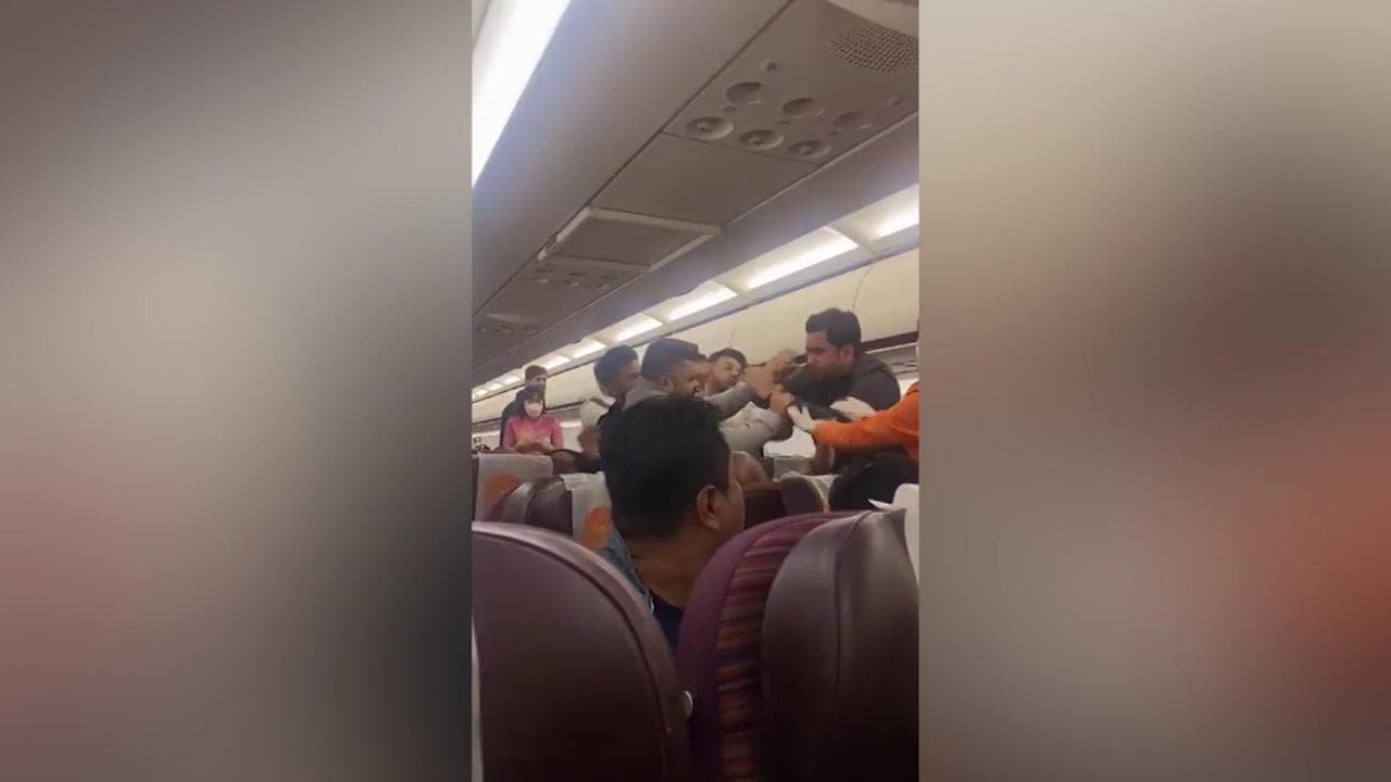 India, violenta rissa sull'aereo: volano calci e pugni tra i passeggeri
