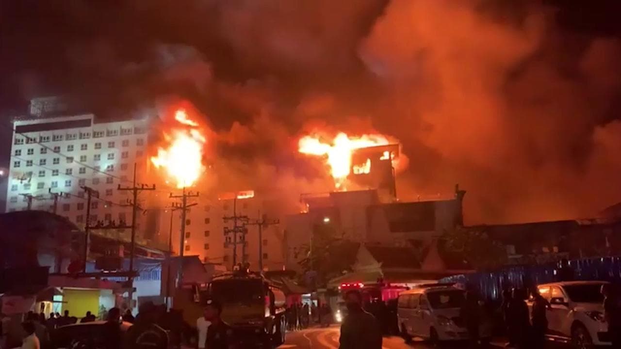 Cambogia, vasto incendio distrugge un casinò