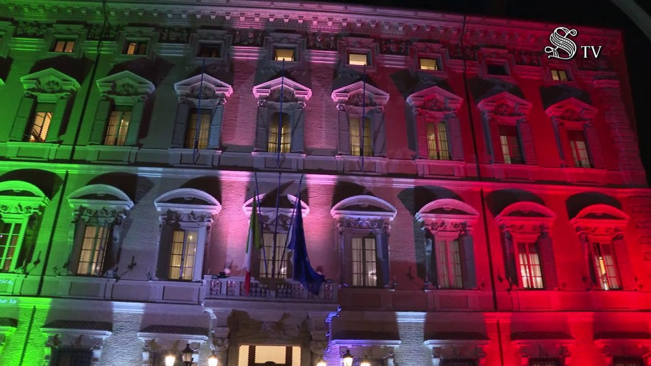 La Costituzione compie 75 anni, sul Senato-tricolore ecco l'articolo 1 gigante
