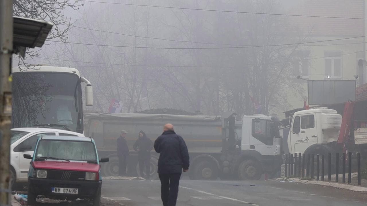 Kosovo, ancora tensioni al nord: i cittadini serbi bloccano le strade