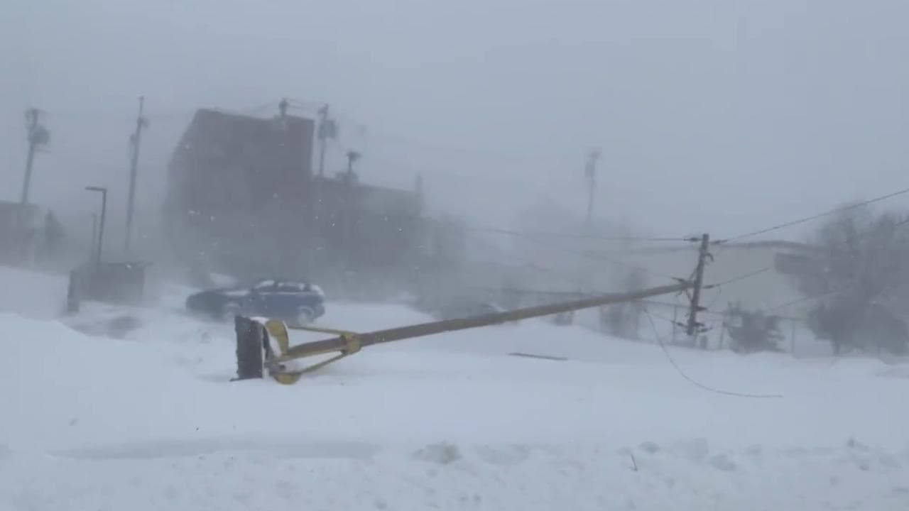 Stati Uniti, tempeste di neve paralizzano molte città, mezzo milione di case senza elettricità
