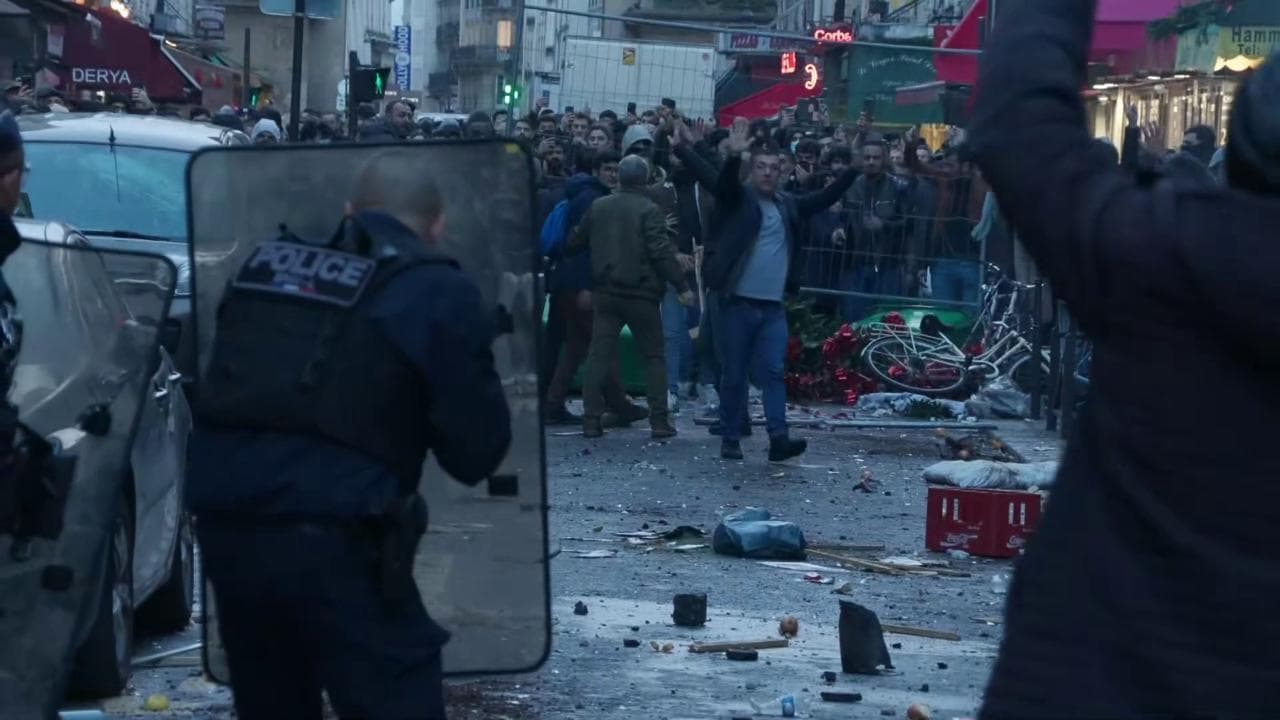 Parigi, proteste e scontri nel quartiere curdo: la polizia indietreggia