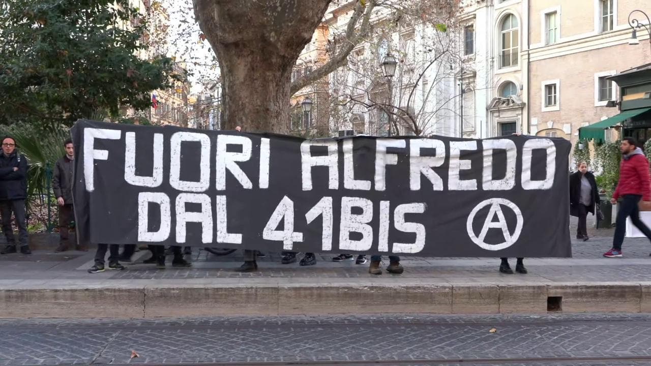 Roma, presidio di anarchici al ministero della Giustizia per Cospito: "Il 41 bis è tortura"
