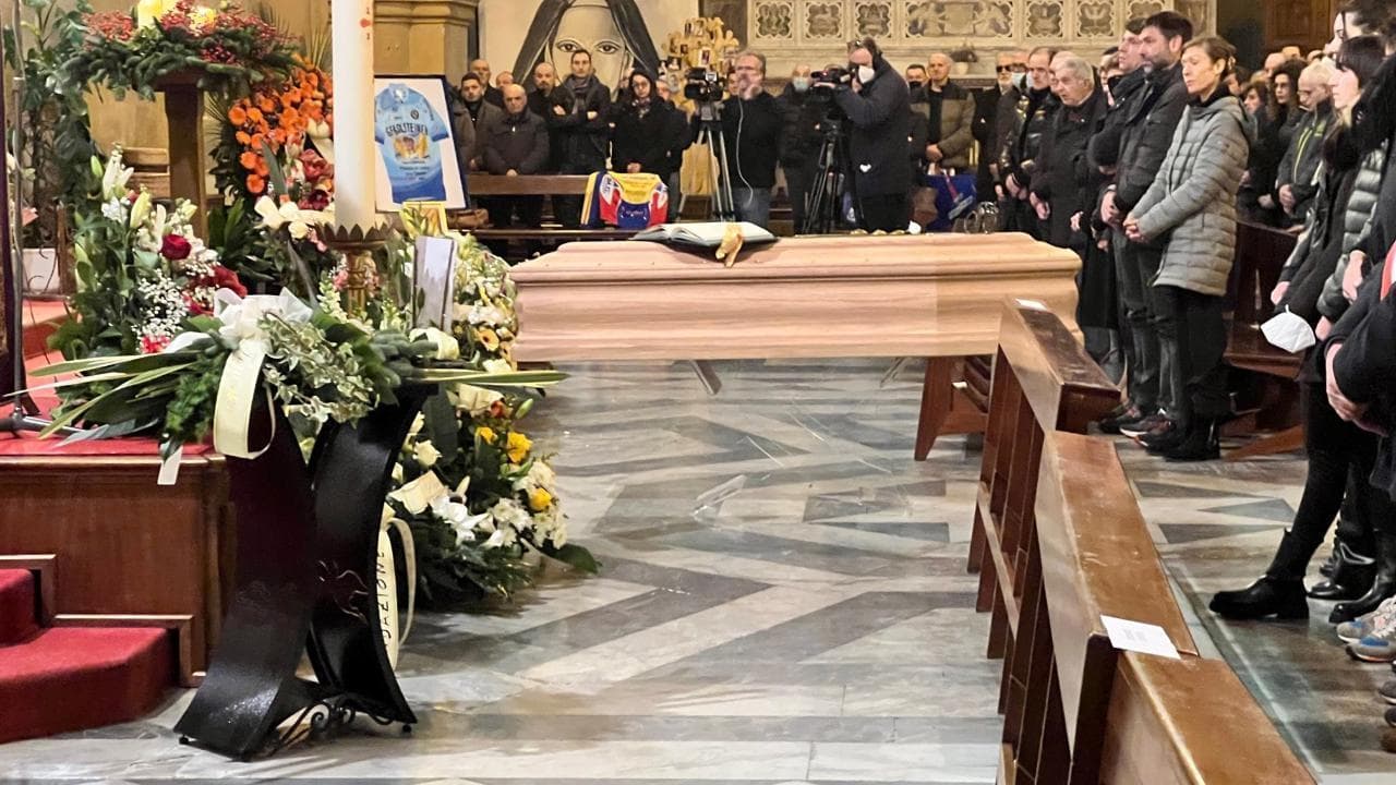 Ciclismo, l'ultimo saluto all'ex ciclista Davide Rebellin, travolto e ucciso da un camion pirata
