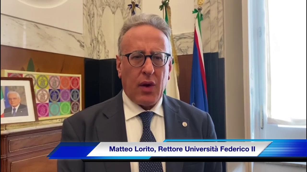 Natale, centinaia di biglietti dei desideri sull'albero della Federico II