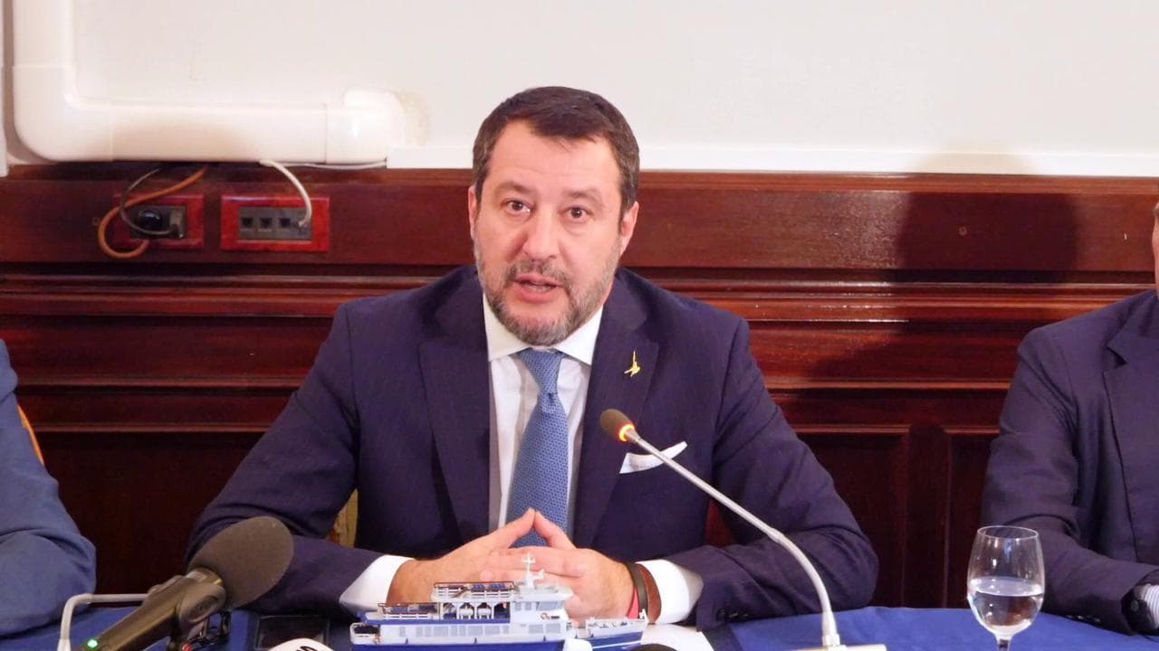 Salvini risponde a Bossi: "Sono Zen a Natale. La scissione? Le polemiche locali non mi interessano".
