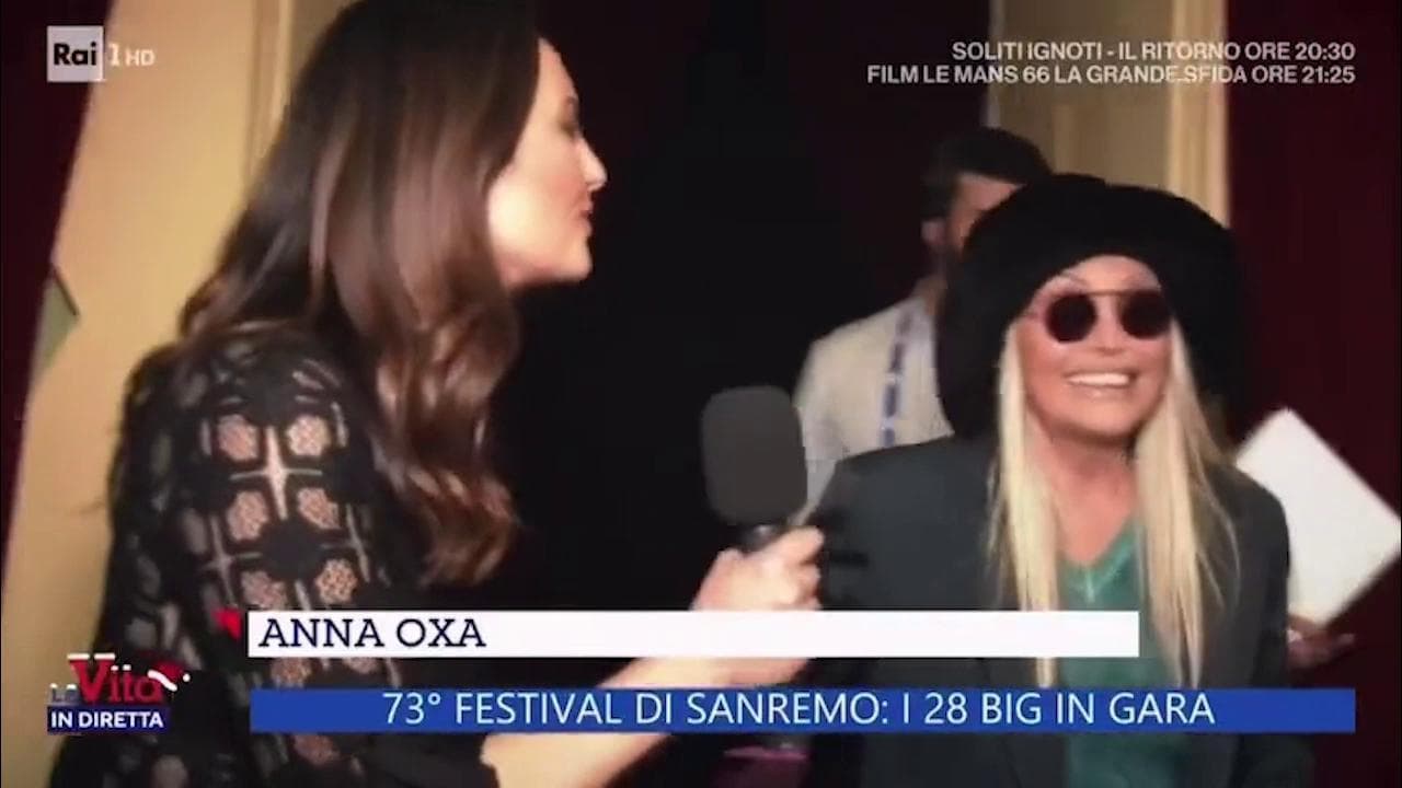 La polemica, Giovanna Civitiello ignorata da Anna Oxa: l'artista non si ferma per l'intervista