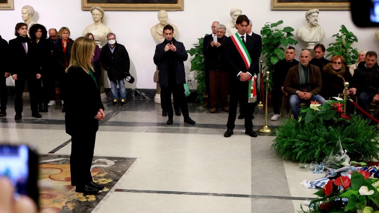 Mihajlovic, Meloni alla camera ardente: "Sinisa ha rappresentato il coraggio"