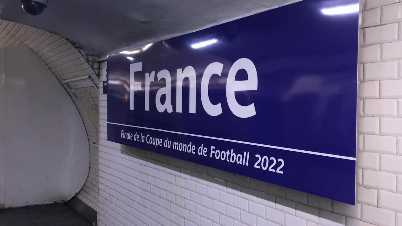 Finale Mondiali di calcio: a Parigi, la fermata 'Argentina' della metro diventa 'Allez les Bleus!'