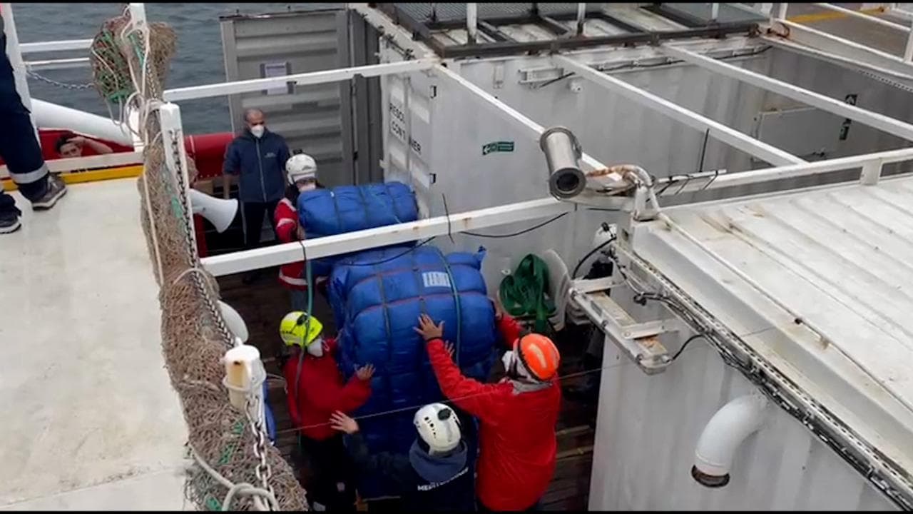 La Ocean Viking torna in mare: tutti i preparativi prima della partenza