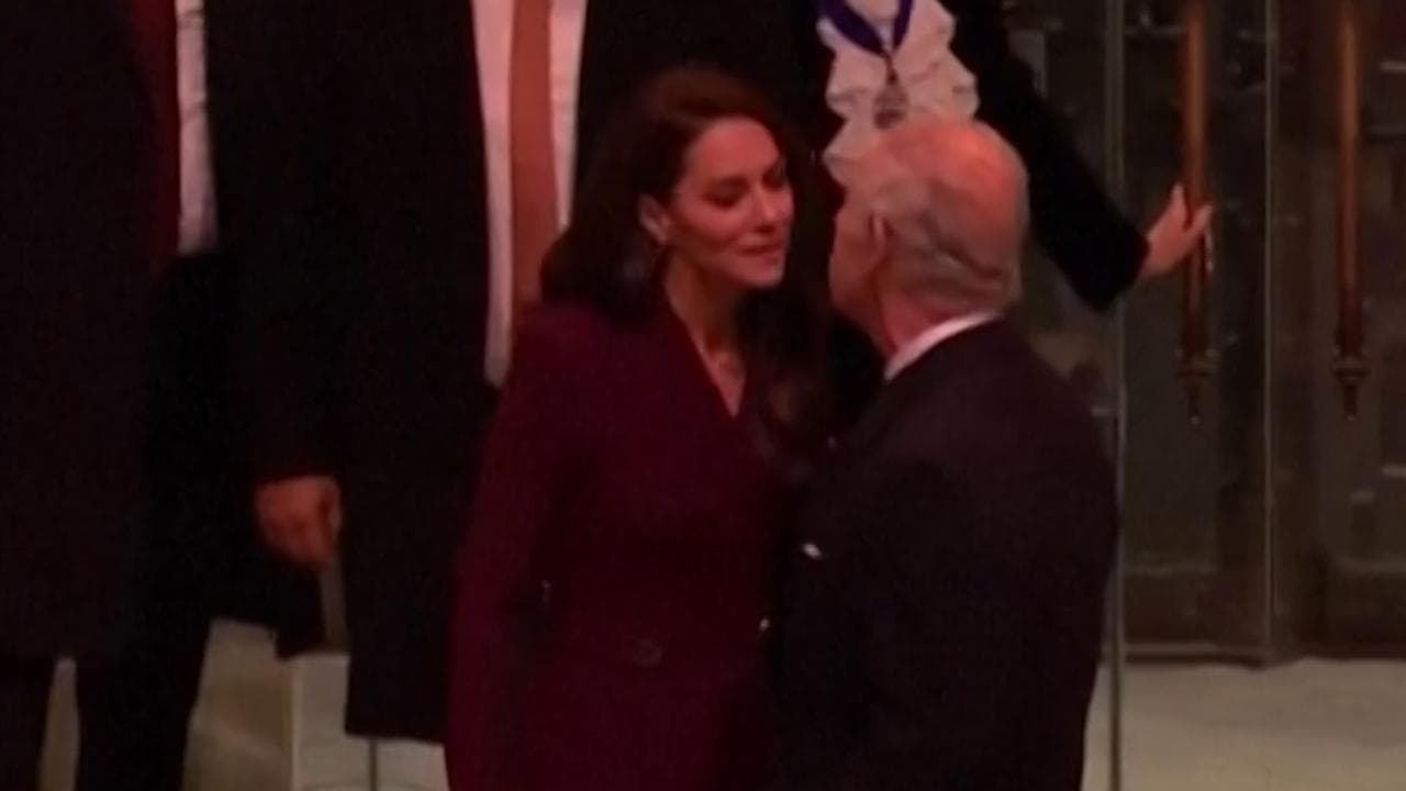 La principessa Kate rende omaggio al nuovo Re: il primo gesto pubblico di rispetto a Carlo e Camilla