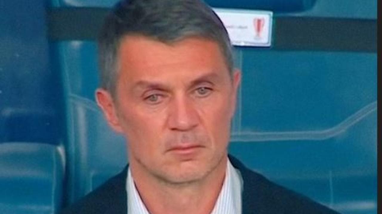 Mihajlovic, gli occhi lucidi di Paolo Maldini durante il minuto di silenzio prima di Milan-Liverpool