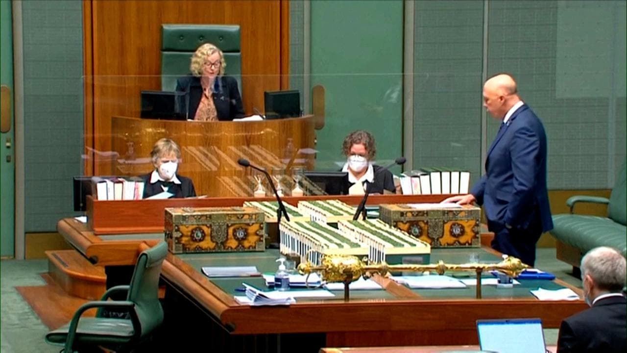 Australia, deputato si rivolge alla Speaker della Camera al maschile. Lei lo richiama, lui continua