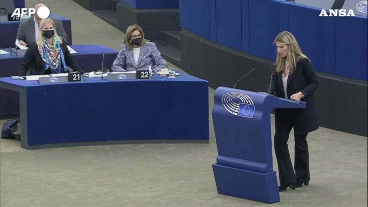 Scandalo all'Europarlamento, quando Eva Kaili diceva: "Il Qatar è all'avanguardia nei diritti dei lavoratori"