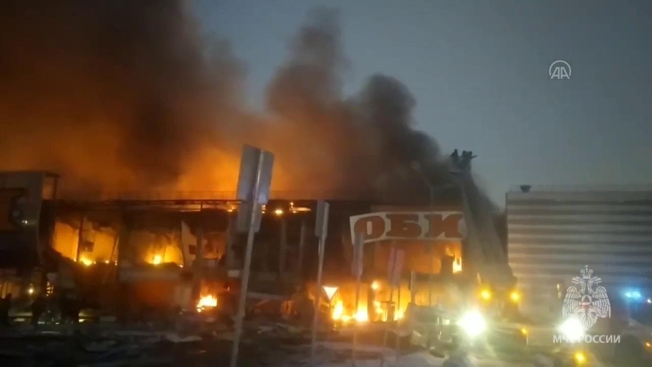 Russia: incendio in maxi centro commerciale, c'è una vittima