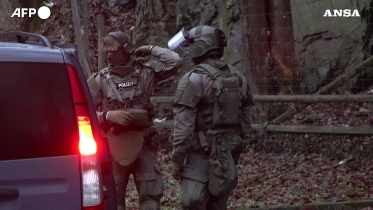 Germania, piano di attacco al Bundestag: arrestati 25 membri di una cellula terroristica