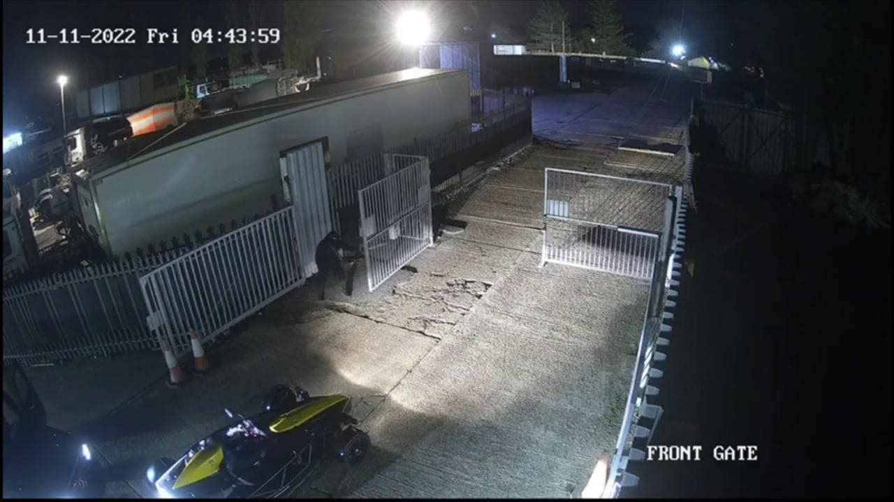 La "rapina perfetta", rubano quattro auto extralusso da oltre 800 mila euro e non ci sono colpevoli