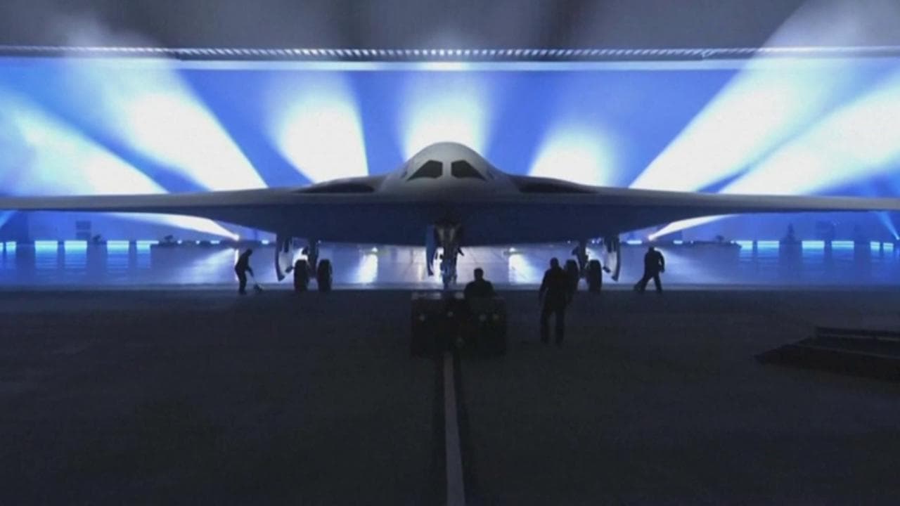 Gli Stati Uniti svelano Stealth B-21: un bombardiere nucleare ad alta tecnologia