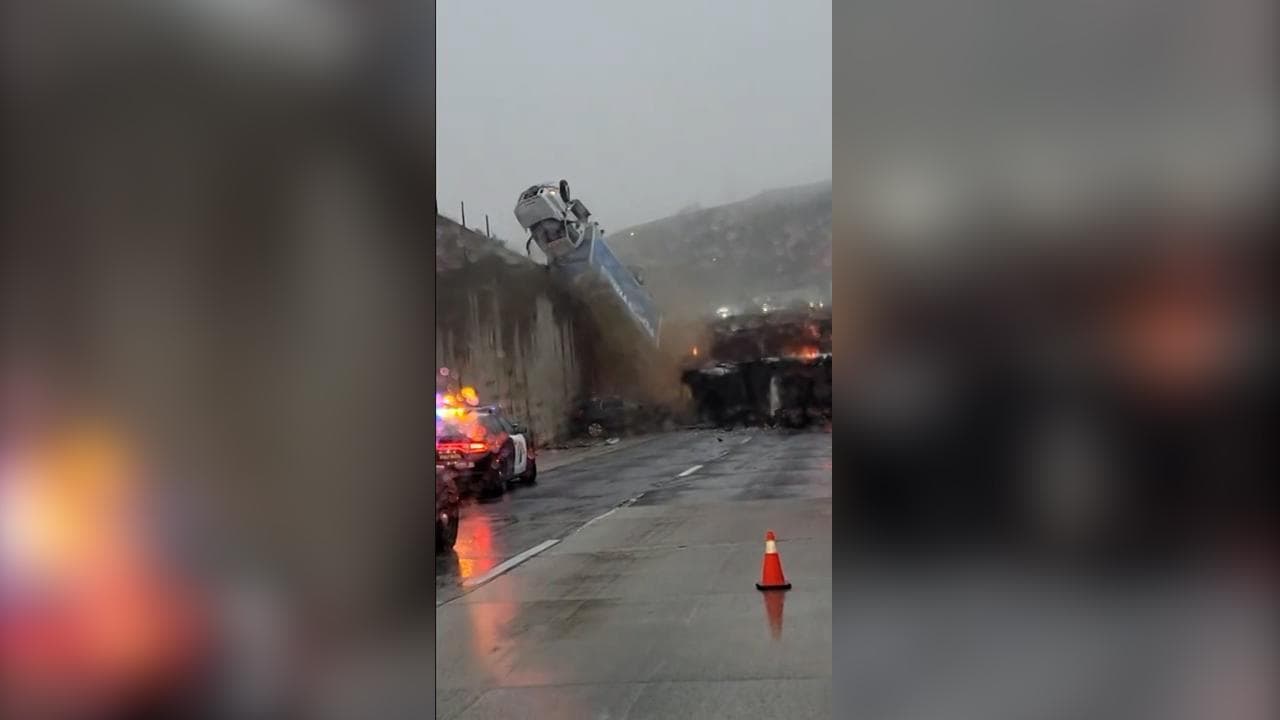 California, camion precipita dal cavalcavia sui veicoli fermi per un altro incidente